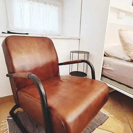 Amber Кобарид