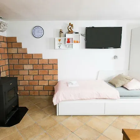 Amber Кобарид